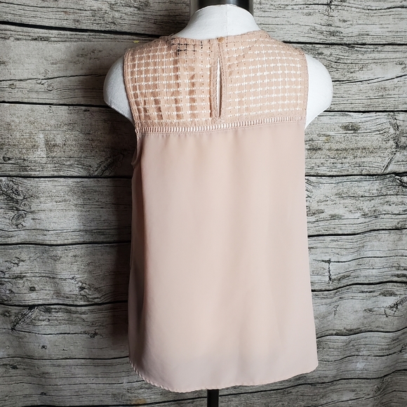 Banana Republic Peach Detailed Sleeveless Blouse Size XS.Pit to pit approx: 18 - Picture 3 of 6